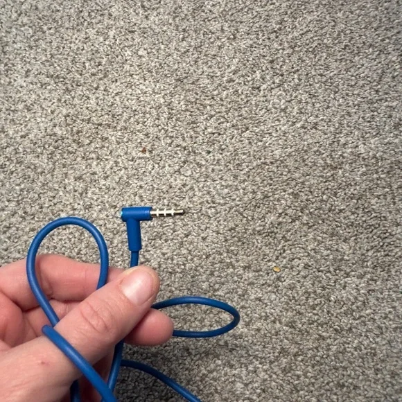 Beats by Dr. Dre Solo2 Over the Ear Headphones Blue with Case - Picture 6 of 8